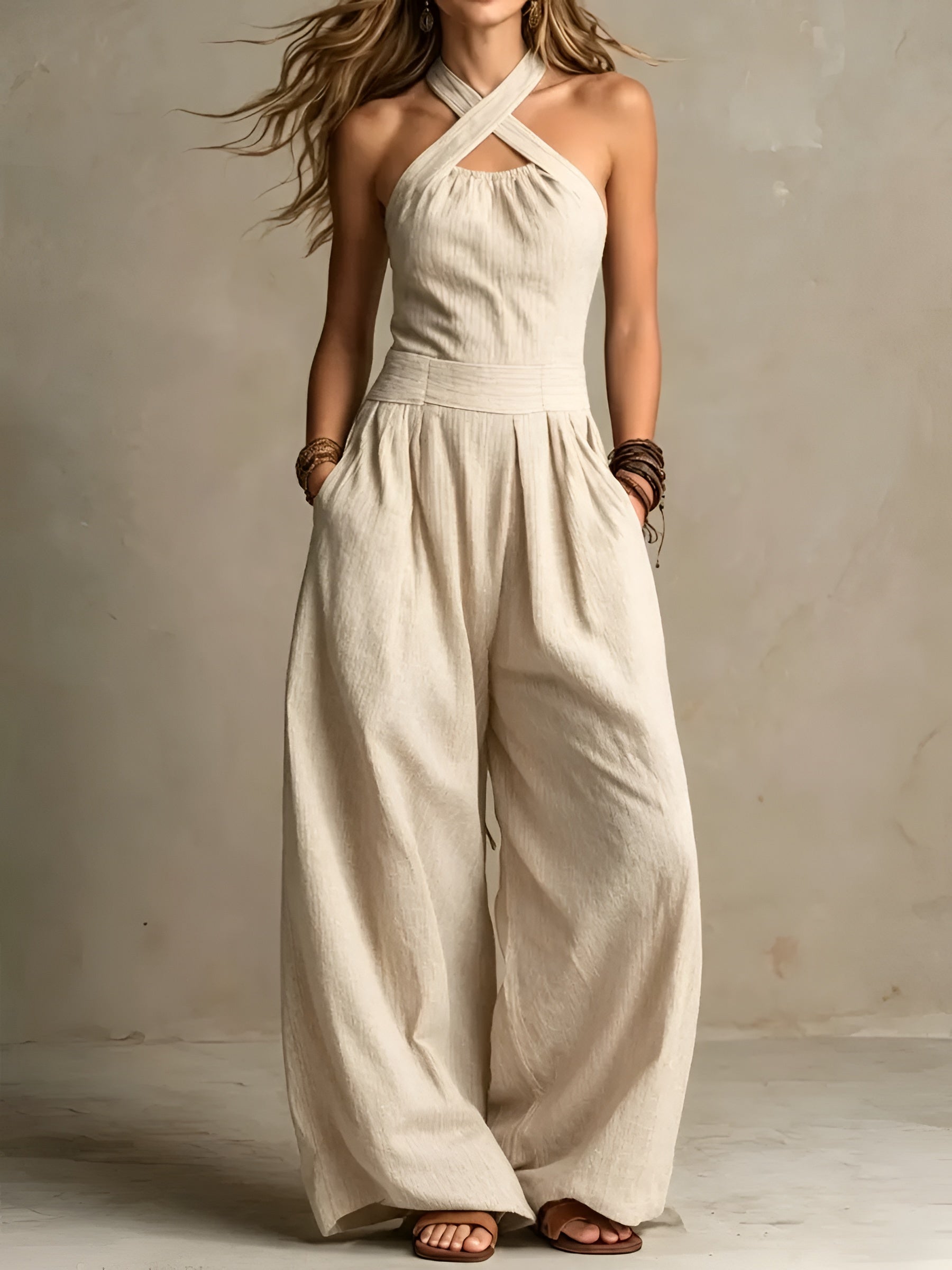 Maria | Tuta in lino beige e cotone con scollo incrociato elegante