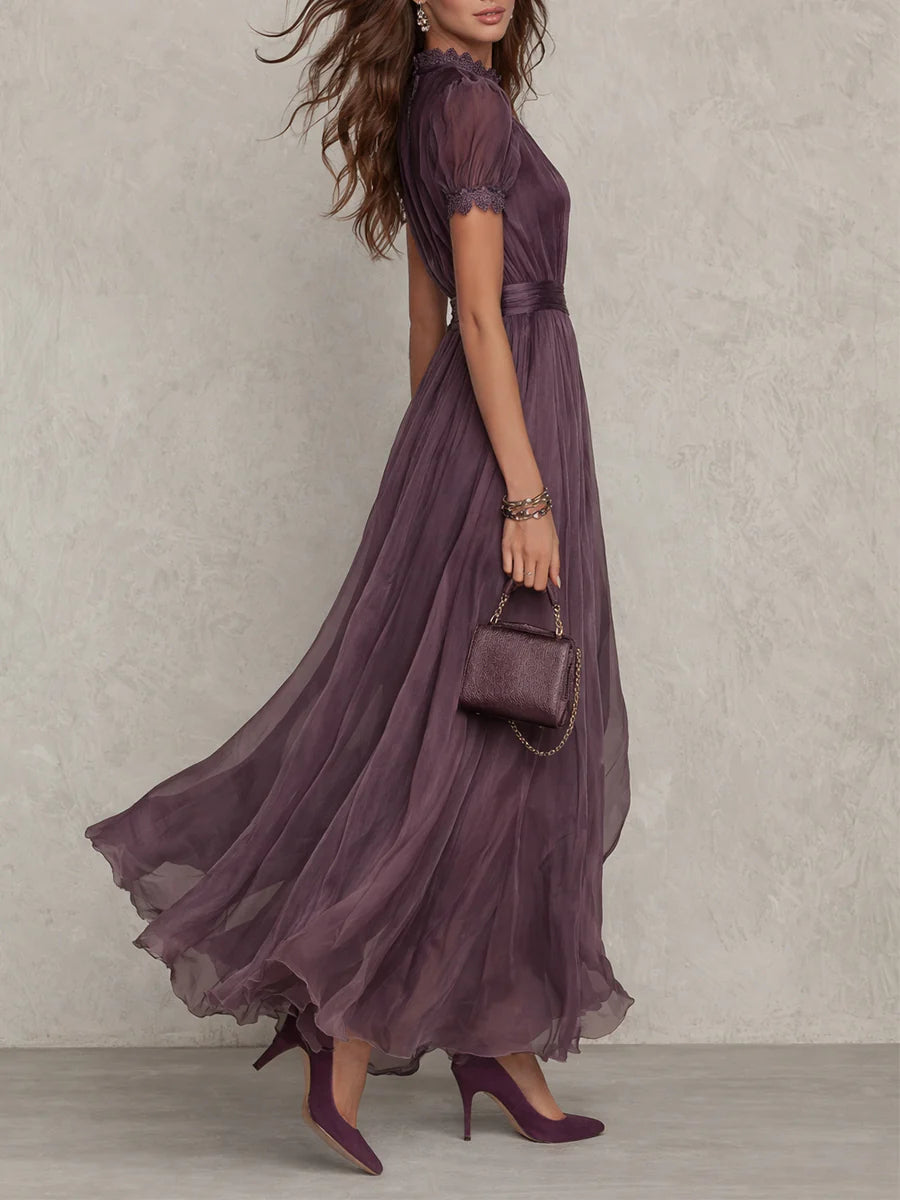 Angela | Vestito lungo viola con scollo a chiave, bordo in pizzo di chiffon
