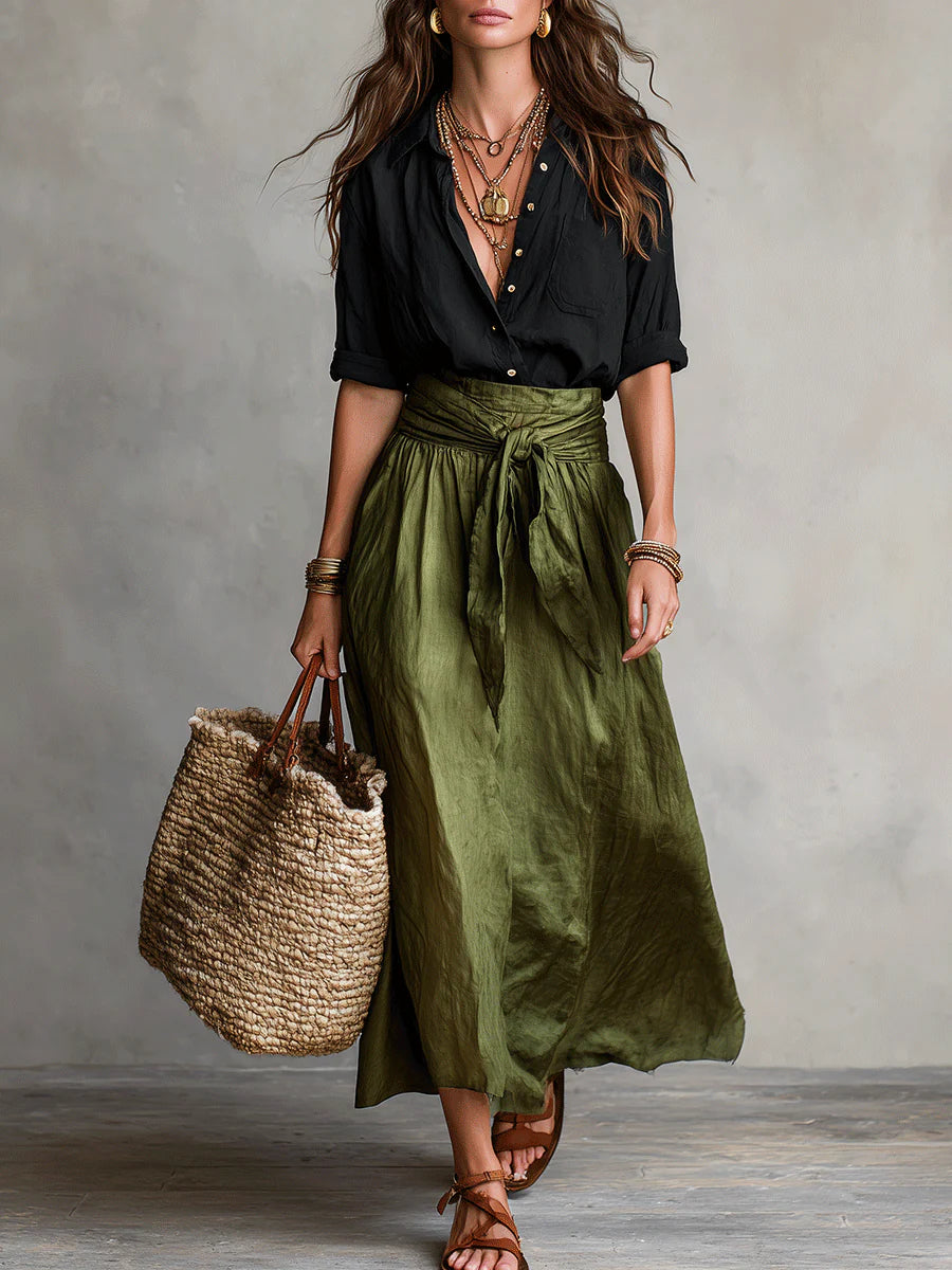 Antonella | Set di due pezzi: t-shirt nera e gonna midi verde oliva