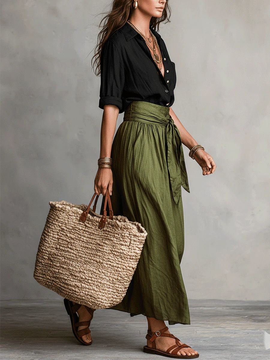 Antonella | Set di due pezzi: t-shirt nera e gonna midi verde oliva