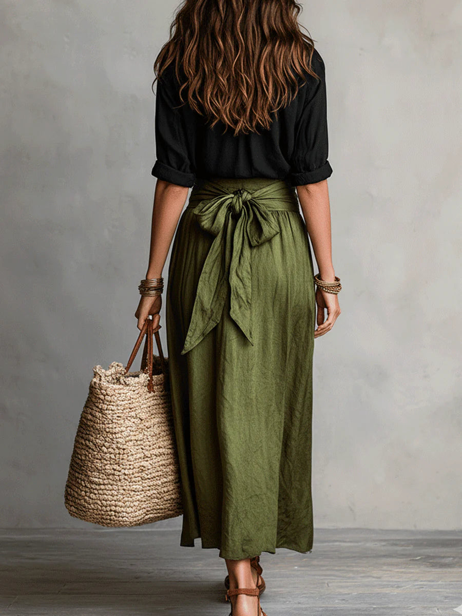 Antonella | Set di due pezzi: t-shirt nera e gonna midi verde oliva
