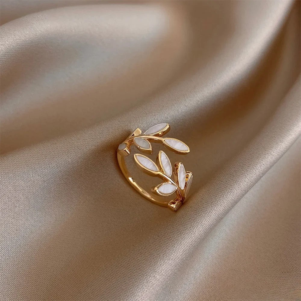 Issabeau™ Anello regolabile con fogliame